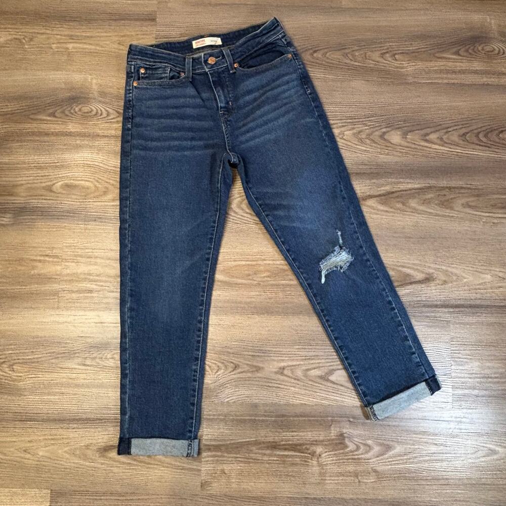 Signature by Levi Strauss Women’s Boyfriend Jeans Size 8 W29 Distressed Dark